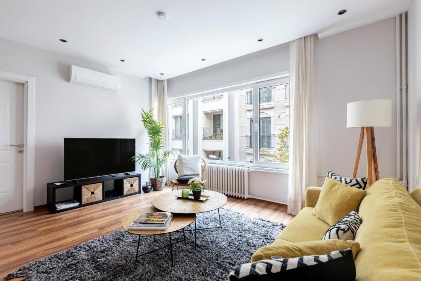 Spacious Modern Airy 4bed2bath Home! #369 * Istanbul